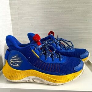 UNDER ARMOUR BIG KID CURRY 3Z7 BASKETBALL SHOES